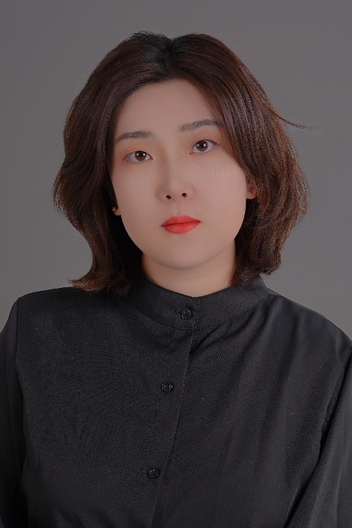 张莹