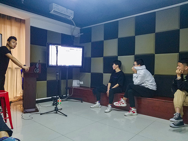 大晟老师都会录下他们的声音