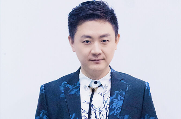 配音演员是指为影片配上对白的人