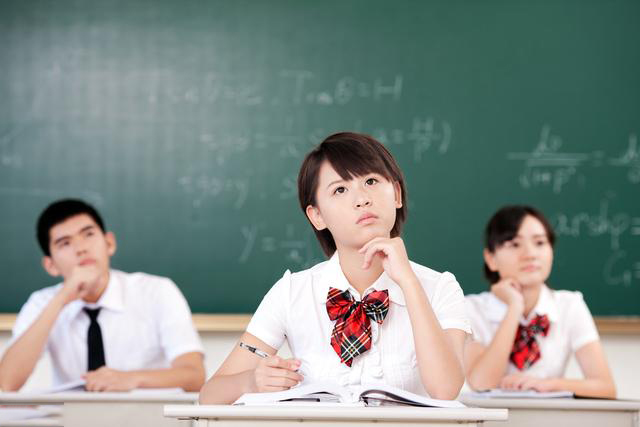 首先不是说任何学生都可以复读的